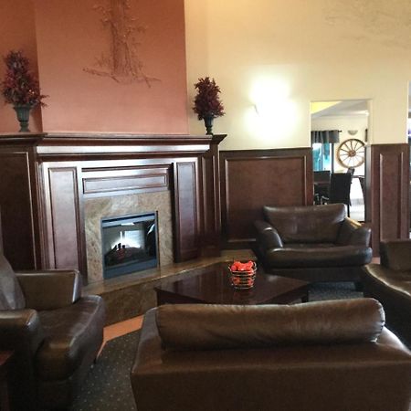 Super 8 By Wyndham High River Ab Exterior photo